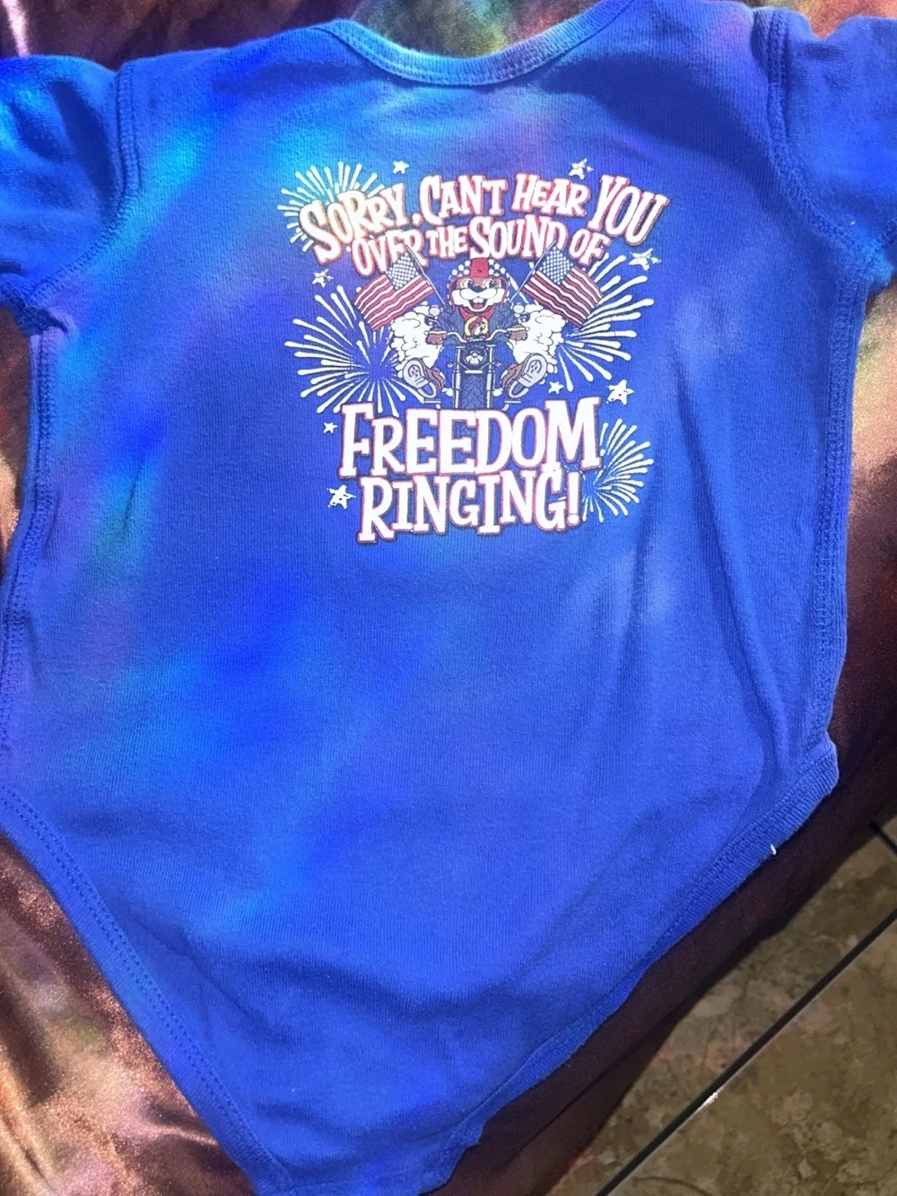 Buc-ee’s One-Piece Bodysuit with Patriotic Cartoon Graphic 18M